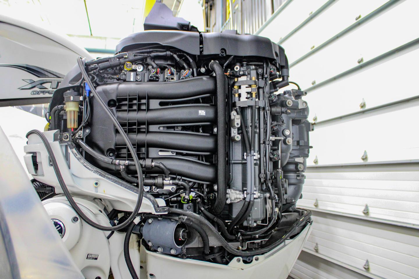 Outboard boat engine